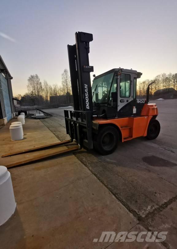 Doosan D90S-7 Diesel Trucker