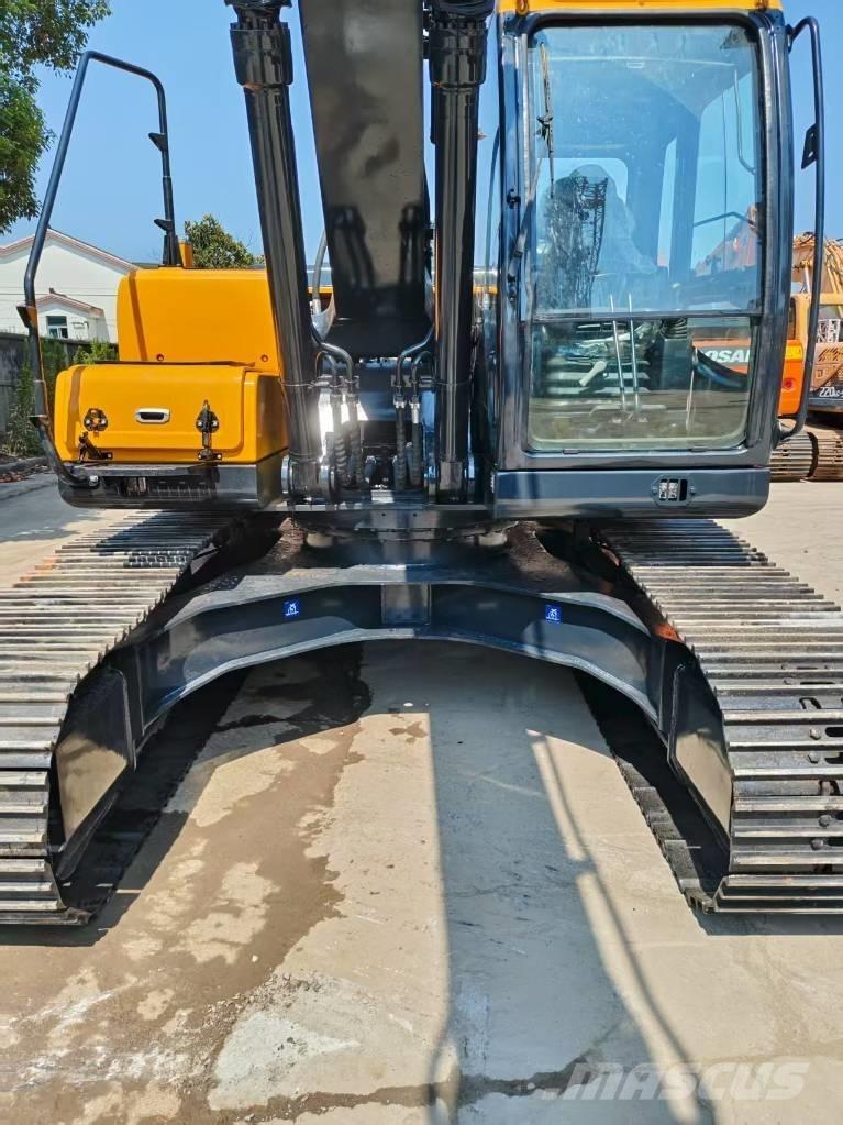 Hyundai R220LC-9S Beltegraver
