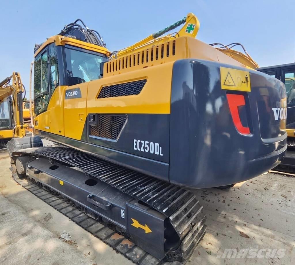 Volvo EC 250 D L Beltegraver