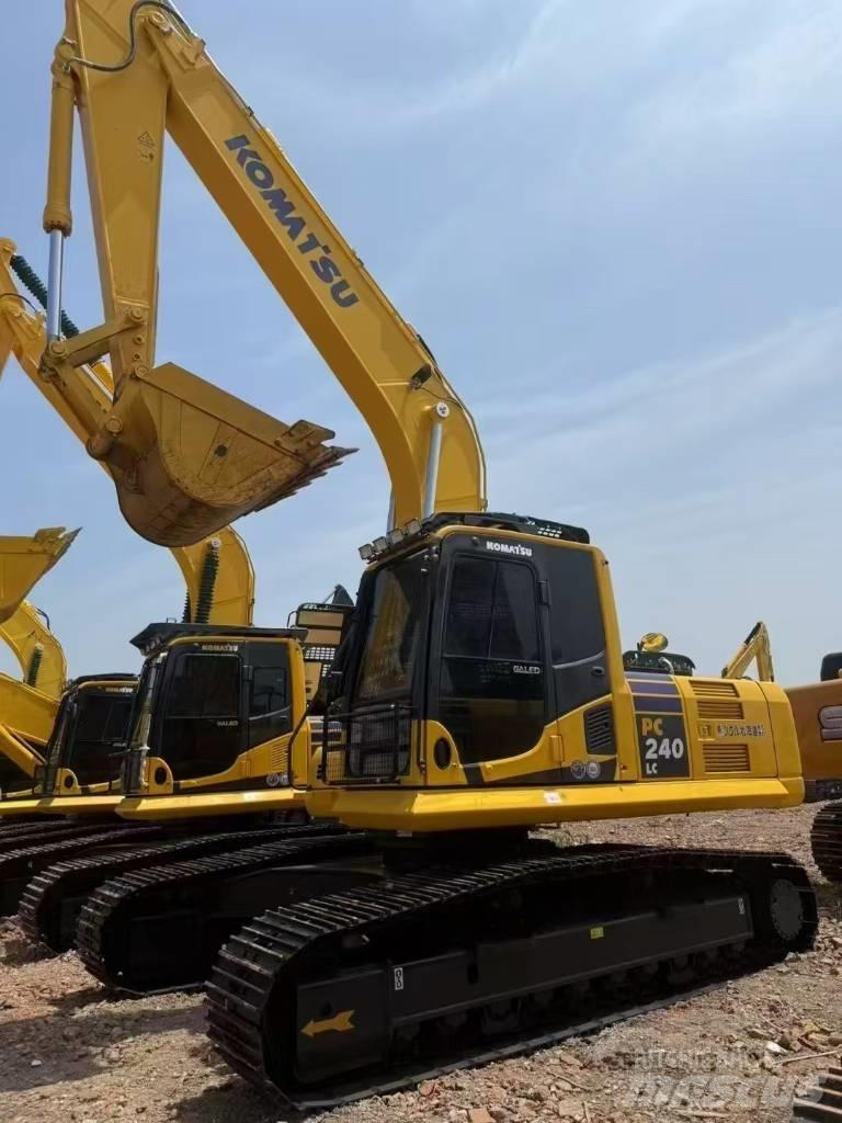 Komatsu 240LC-8 Beltegraver