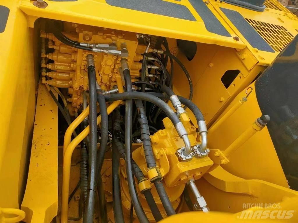 Komatsu PC 220-7 Beltegraver