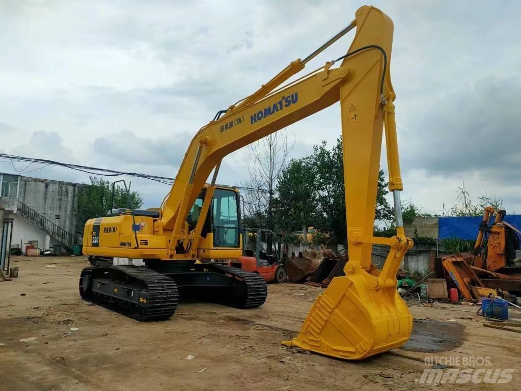 Komatsu PC 220-7 Beltegraver