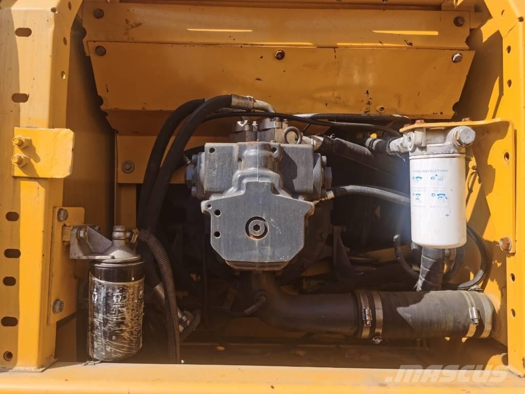 Komatsu PC 220-7 Beltegraver