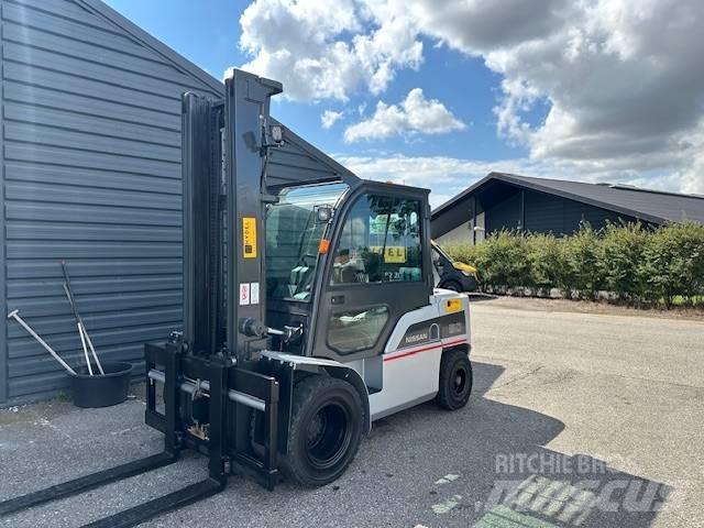 Nissan F50Y Diesel Trucker