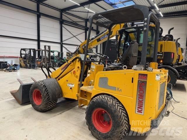 Knikmops km 250 Minilastere