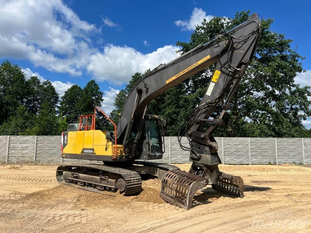 Volvo EC 220 DL Beltegraver