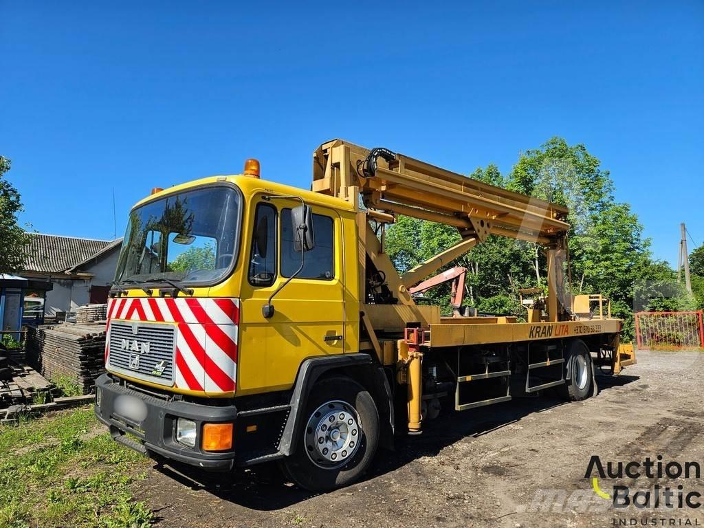 MAN M90 Bilmontert lift