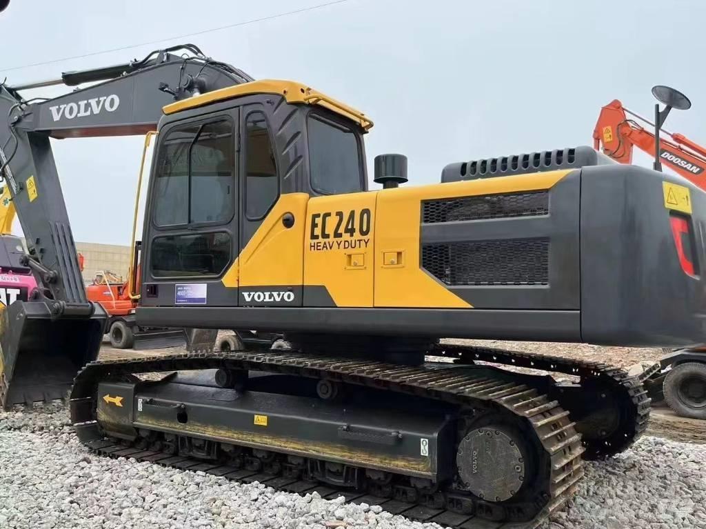 Volvo EC 240 Beltegraver
