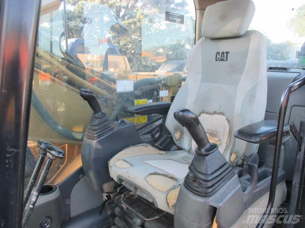 CAT 323 D L Beltegraver