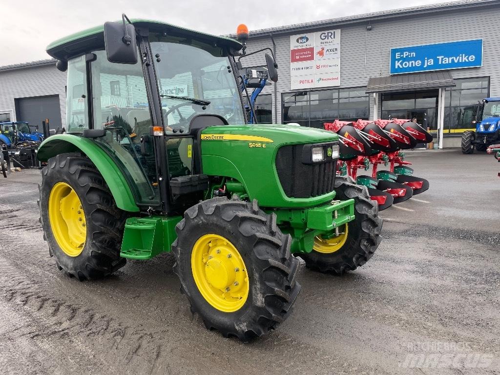 John Deere 5055 E Traktorer