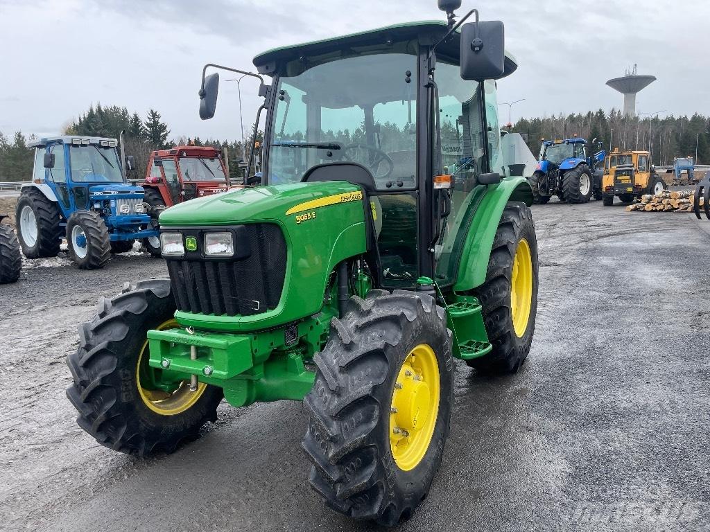 John Deere 5055 E Traktorer