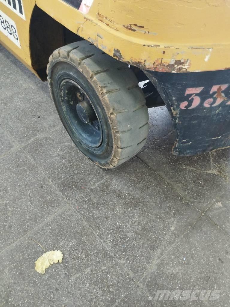CAT DP 30 NT Diesel Trucker