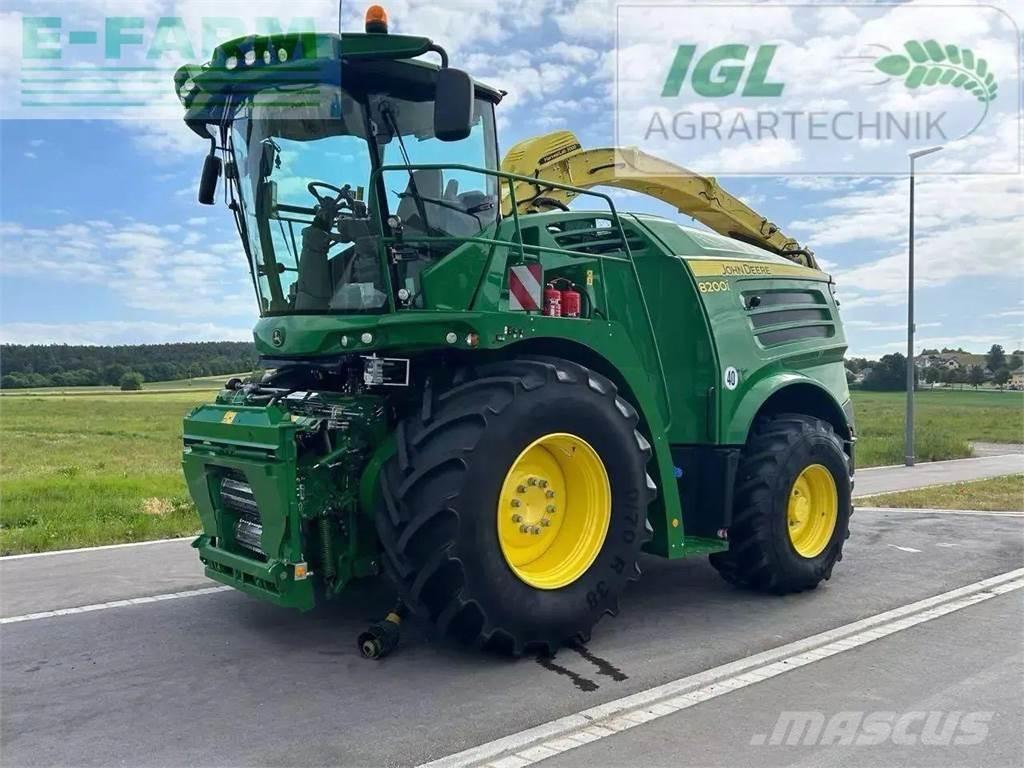 John Deere 8200 i Selvdrevne fôrhøstere