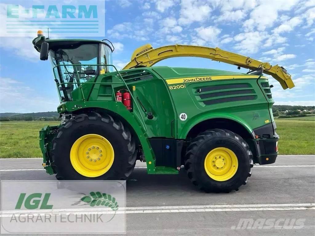 John Deere 8200 i Selvdrevne fôrhøstere
