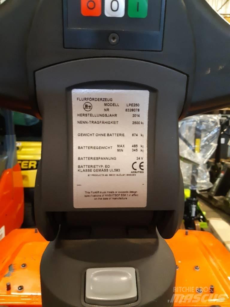Toyota LPE250 Lavtløftende truck med platform