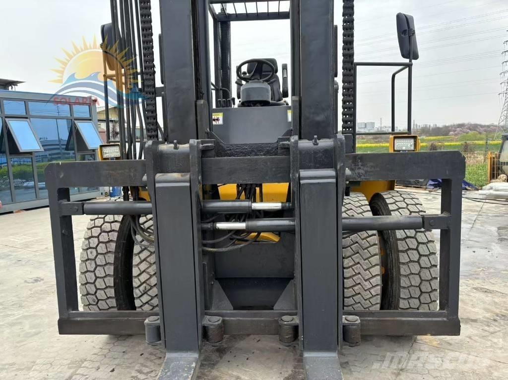 Komatsu FD 200 Diesel Trucker