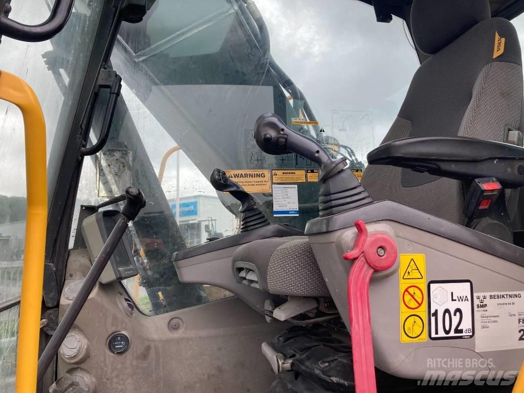 Volvo EC 220 DL Beltegraver