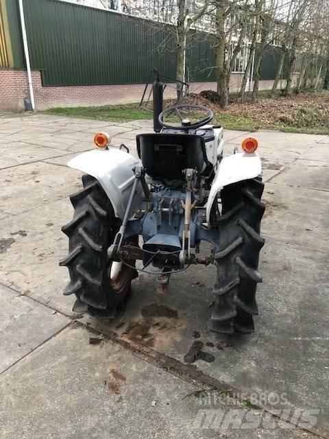 Kumiai ST1620 Kompakttraktorer
