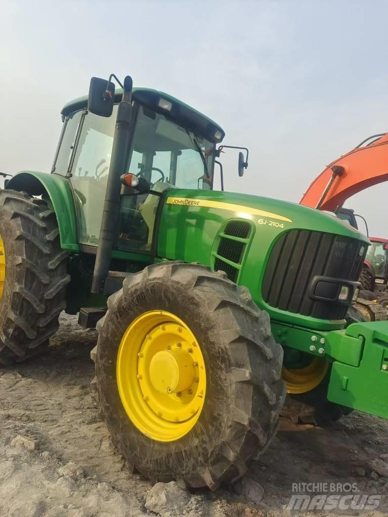 John Deere 6J-2104 Traktorer