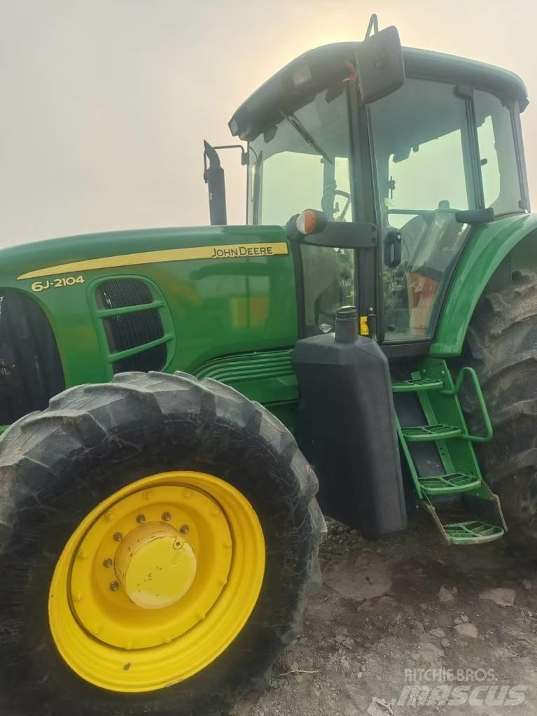 John Deere 6J-2104 Traktorer