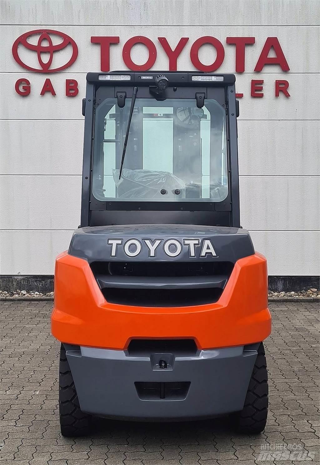 Toyota 40-8FD50N Diesel Trucker