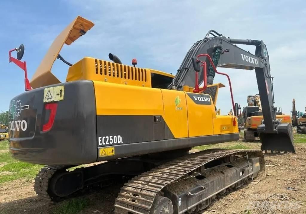 Volvo EC 250 D L Beltegraver