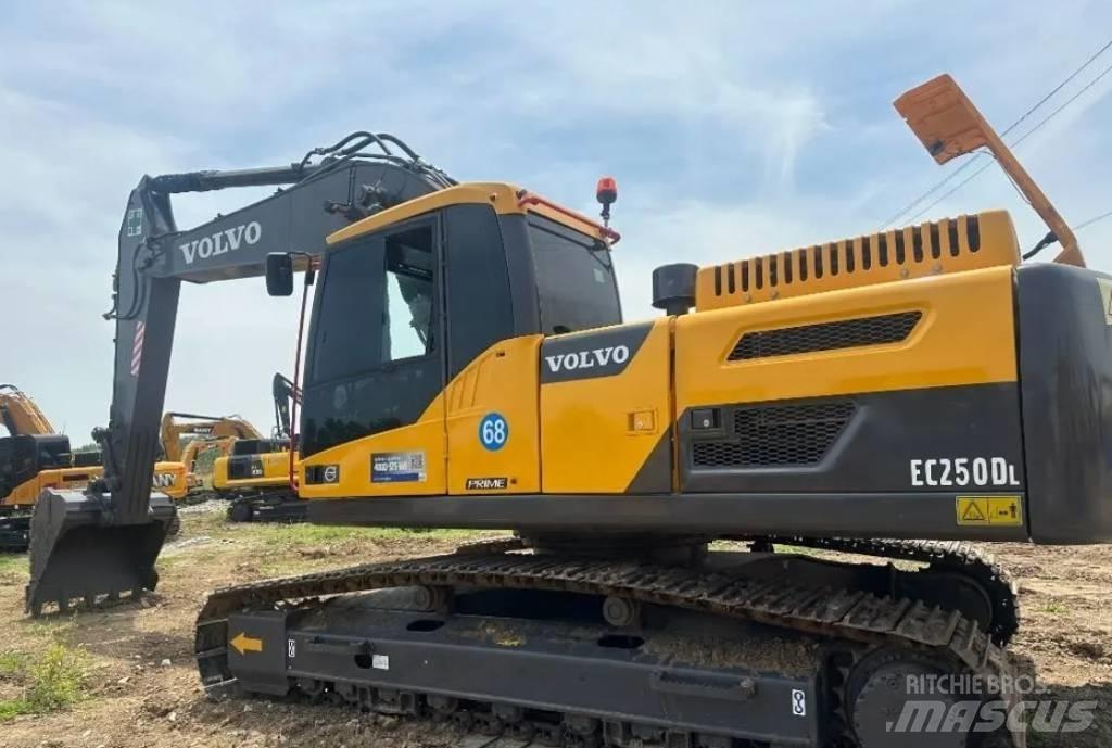 Volvo EC 250 D L Beltegraver