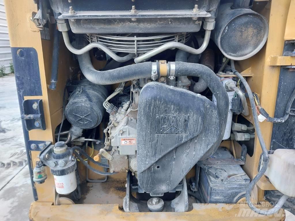 CAT 216 Kompaktlastere