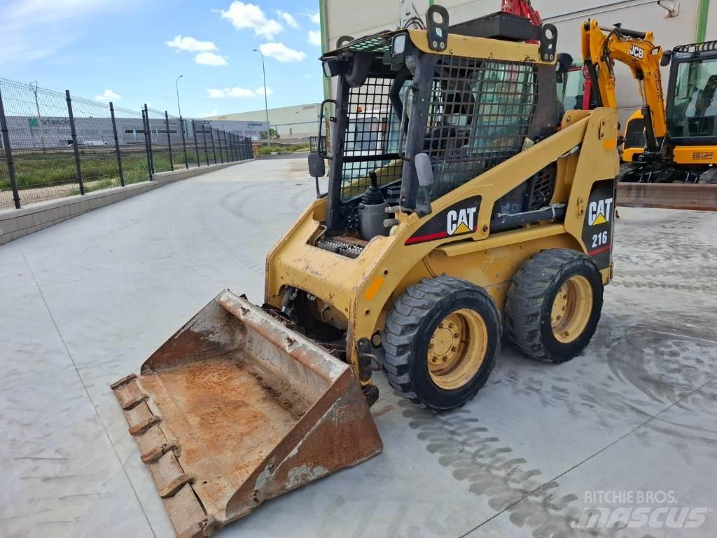 CAT 216 Kompaktlastere