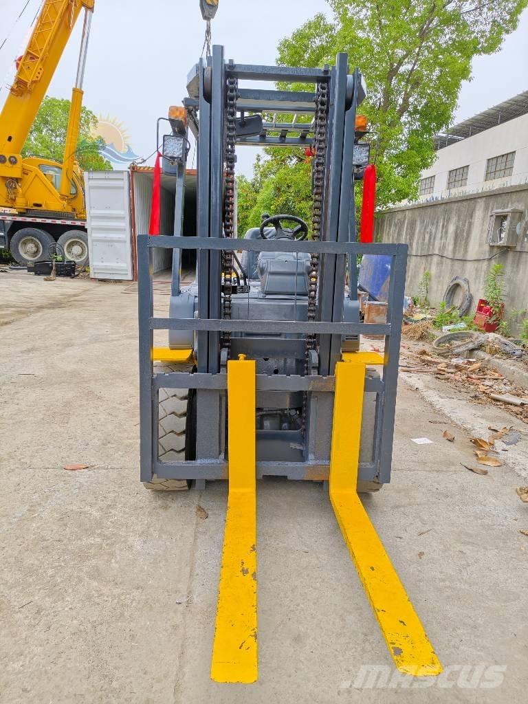 Komatsu FD 30 Diesel Trucker