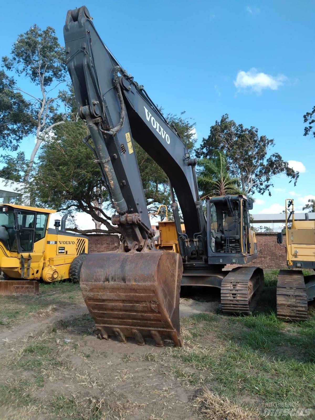 Volvo EC 250 D L Beltegraver