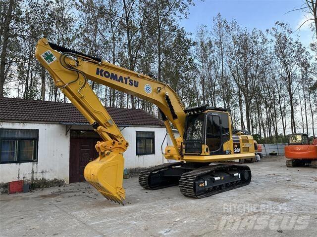 Komatsu PC200-8 Beltegraver