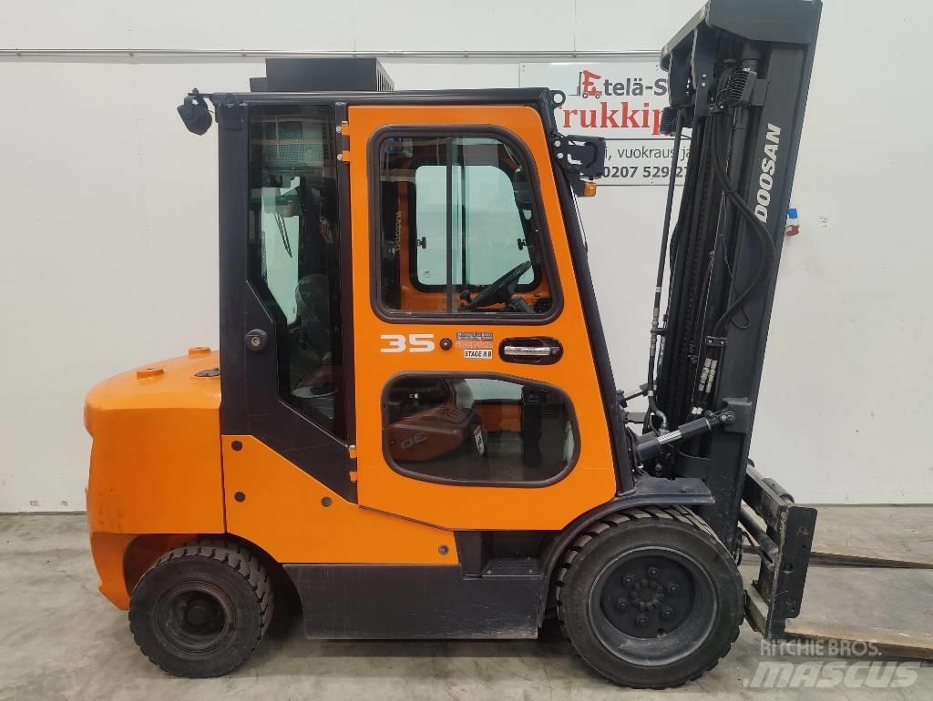 Doosan D 35 C-7 Diesel Trucker