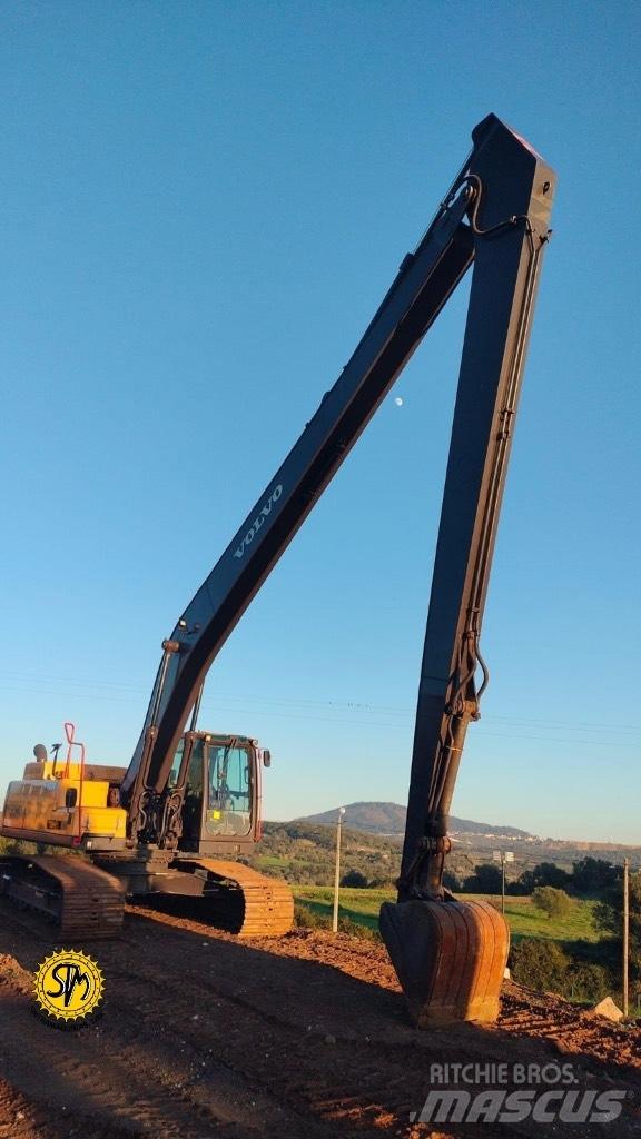 Volvo EC 250 D Beltegraver