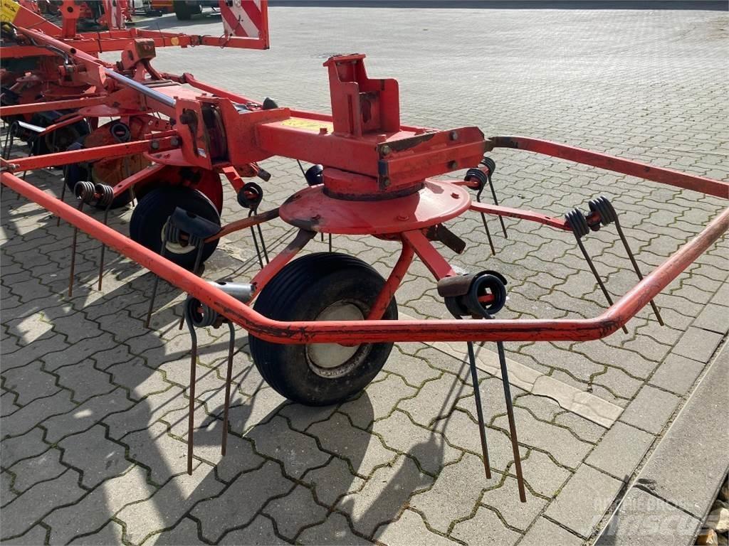 Kuhn GF 8702 Raker og høyvendere