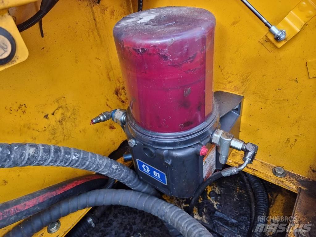 JCB JS 330 NC Beltegraver