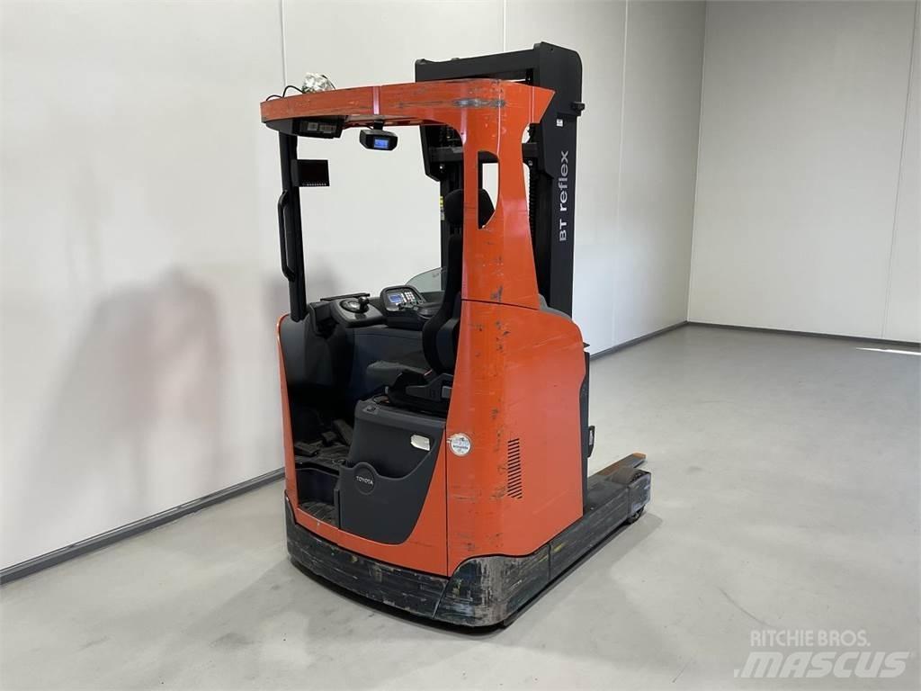 BT RRE 14 Skyvemasttruck