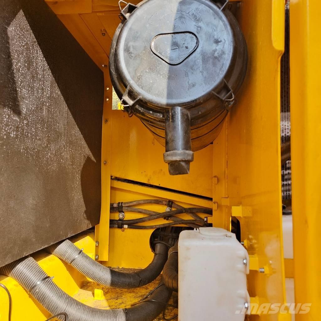 Komatsu PC 200-8 Beltegraver