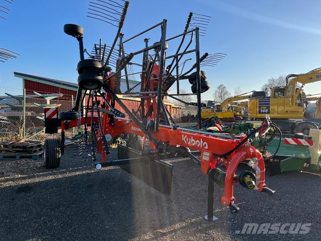 Kubota RA2584 Svanser