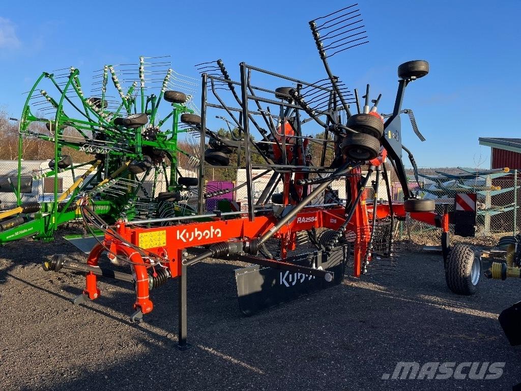 Kubota RA2584 Svanser