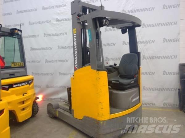 Jungheinrich ETV 325 Skyvemasttruck