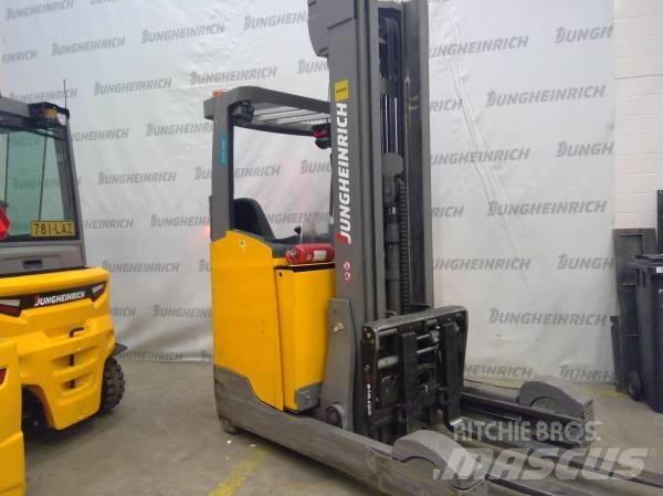 Jungheinrich ETV 325 Skyvemasttruck
