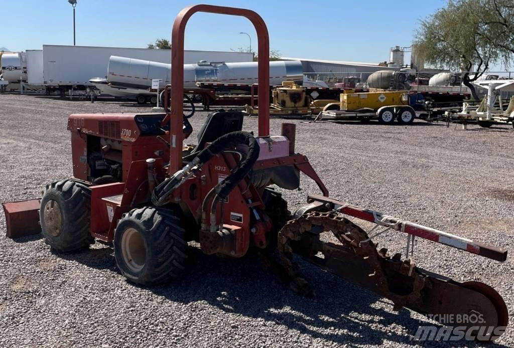 Ditch Witch 3700 DD Kjedegravere