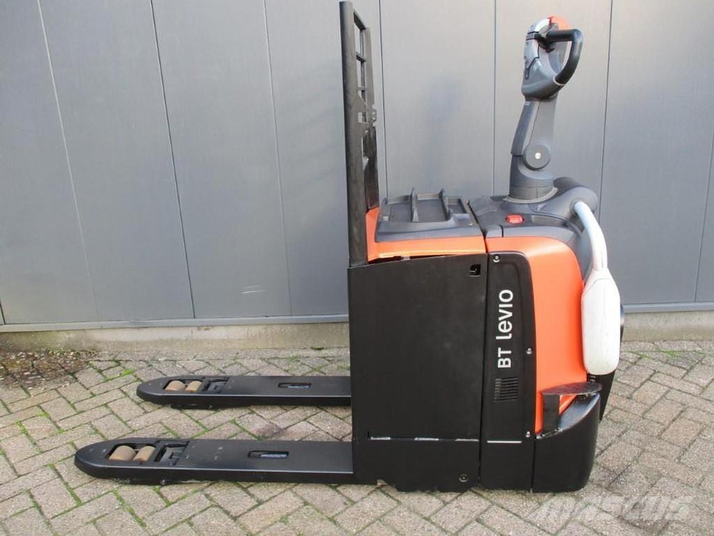 Toyota LPE250 Lavtløftende truck med platform