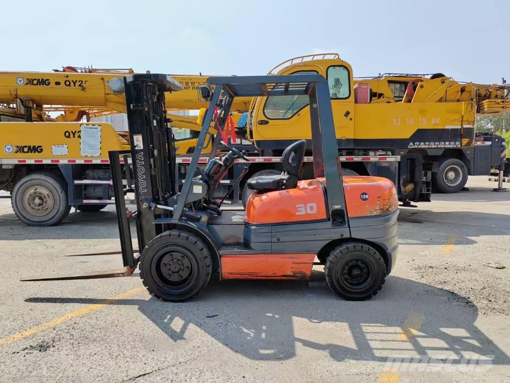 Toyota FD 30 Diesel Trucker