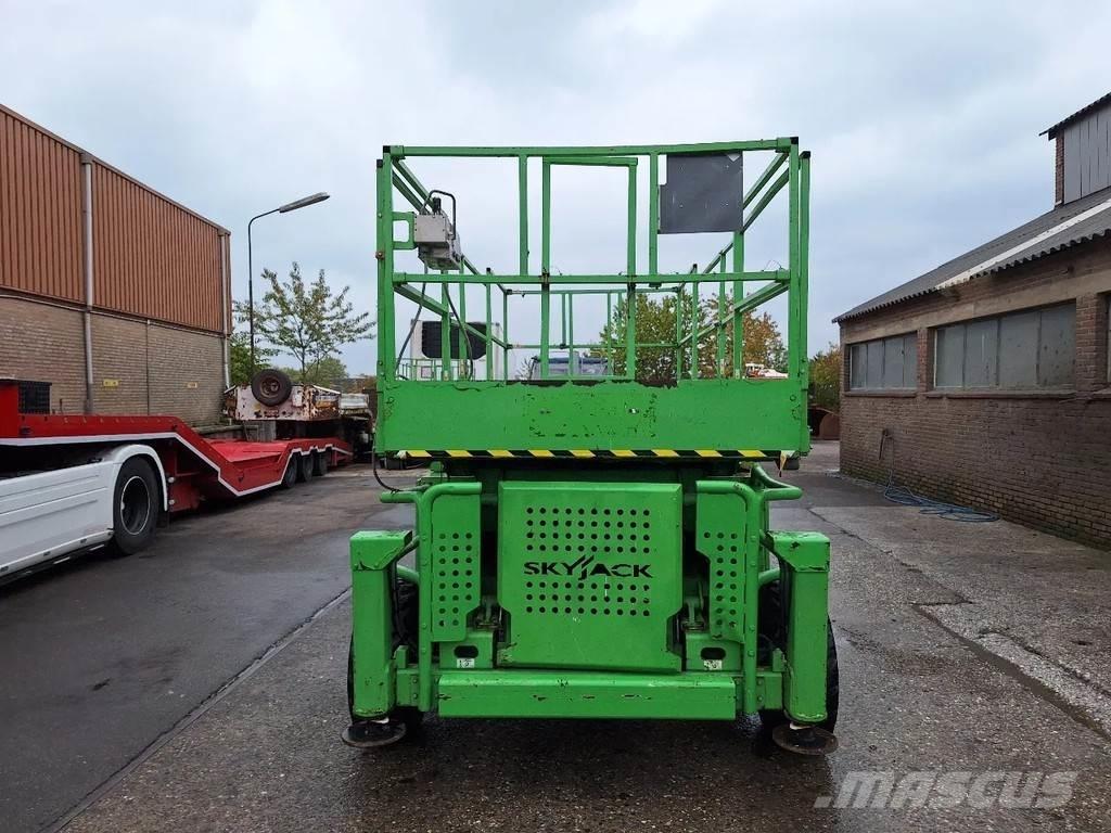 SkyJack SJ-8831 Sakselifter