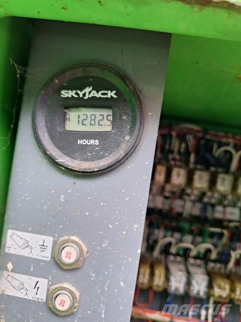 SkyJack SJ-8831 Sakselifter
