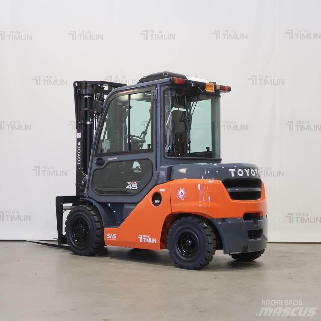 Toyota 40-8FD40N Diesel Trucker