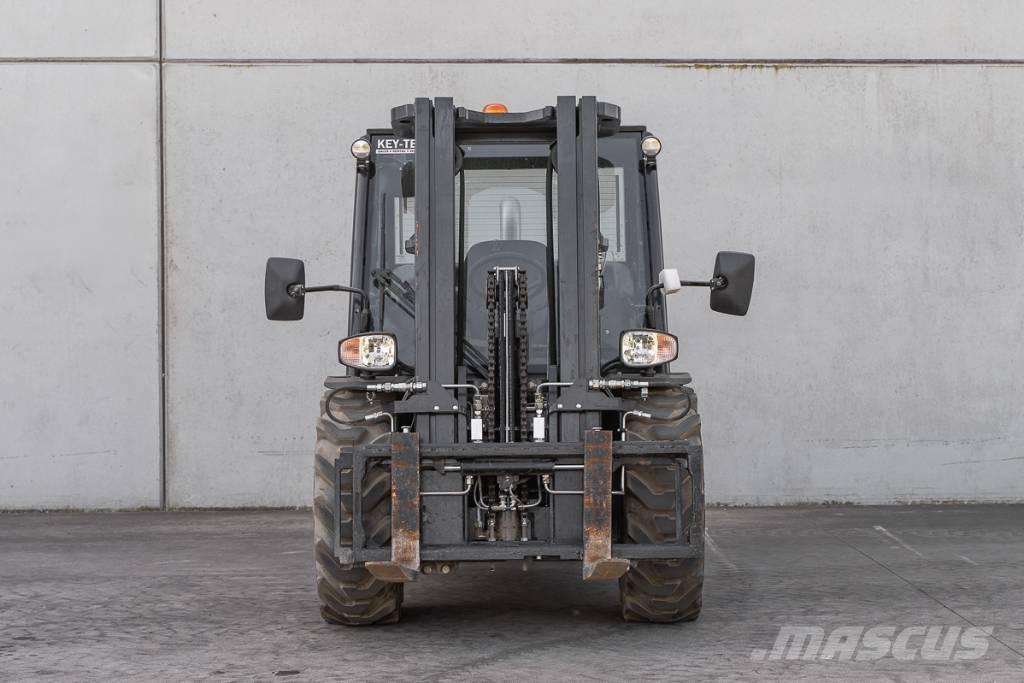 Manitou MC 25-4 Diesel Trucker