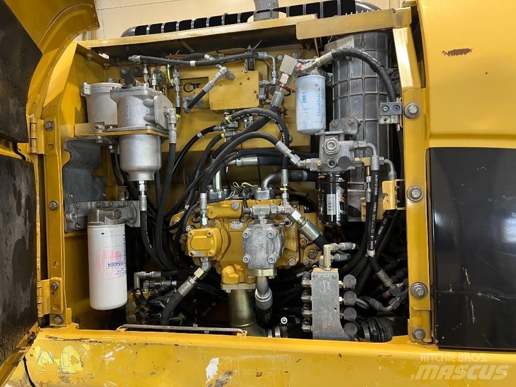 CAT 323 D L Beltegraver